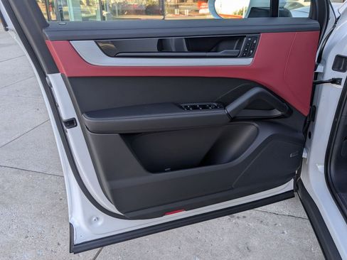 New 2026 Porsche Cayenne S image 13