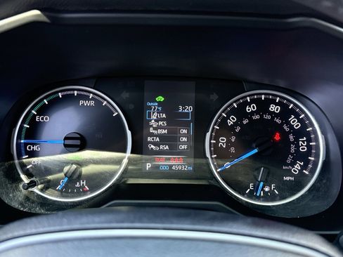 Used 2022 Toyota RAV4 XLE Premium image 19