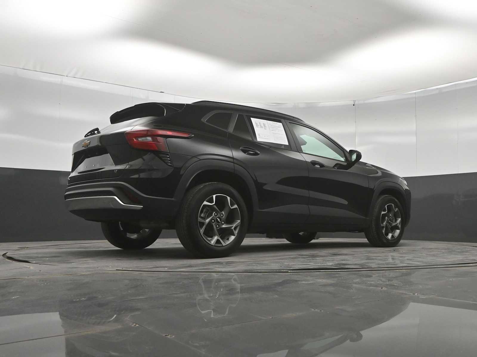 Used 2025 Chevrolet Trax LT FWD image 41