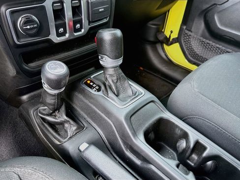 Used 2023 Jeep Wrangler Sport AWD/4WD image 17