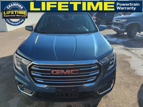 Used 2024 GMC Terrain SLT image 2