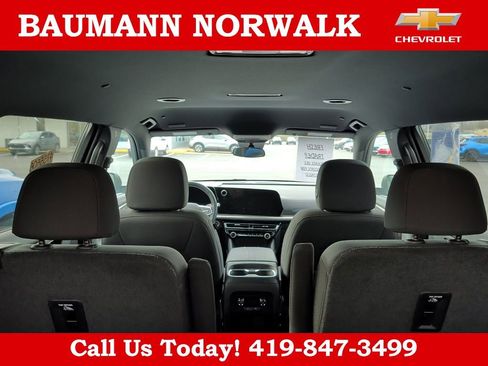 Used 2025 Chevrolet Traverse LT w/ Midnight/Sport Edition image 15