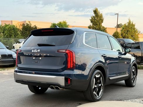 Used 2025 Kia Telluride S FWD image 9