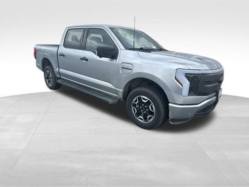 Used 2023 Ford F150 Lightning XLT AWD/4WD image 3