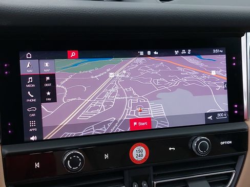 Used 2023 Porsche Macan Turbo image 25