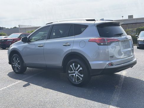 Used 2016 Toyota RAV4 LE FWD image 10