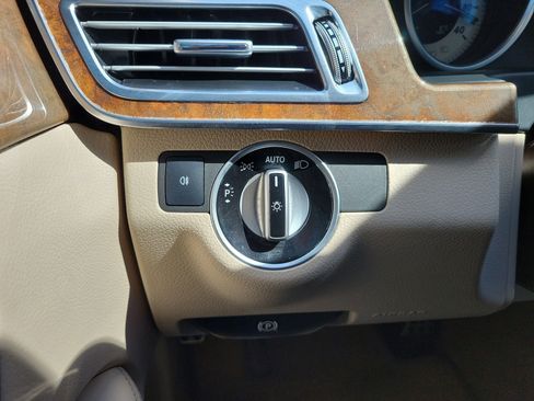 Used 2014 Mercedes-Benz E 350 Sedan image 25