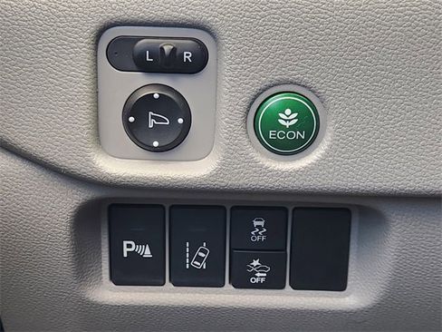 Certified 2018 Honda Pilot Touring image 29