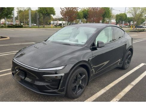 Used 2026 Tesla Model Y Long Range AWD/4WD image 1
