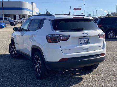 Used 2024 Jeep Compass Latitude image 5