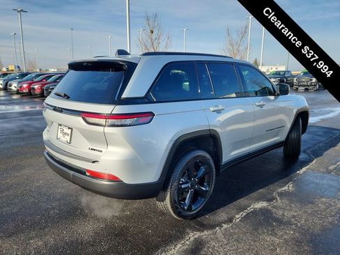 Used 2025 Jeep Grand Cherokee Limited w/ Luxury Tech Group II AWD/4WD image 8