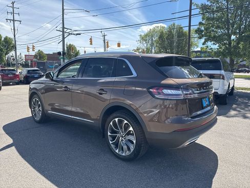 Used 2022 Lincoln Nautilus Reserve AWD/4WD image 3