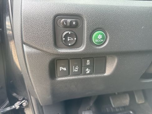 Used 2016 Honda Pilot Touring image 17