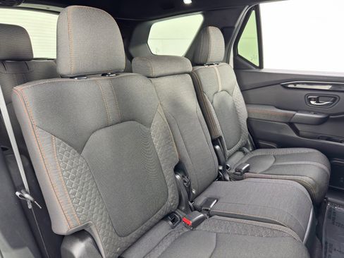 Used 2025 Honda Pilot Sport image 34