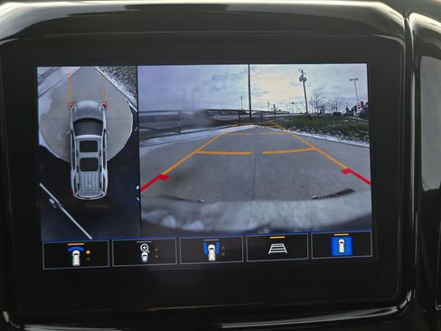 Used 2023 Chevrolet Traverse LT w/ LT Premium Package image 16