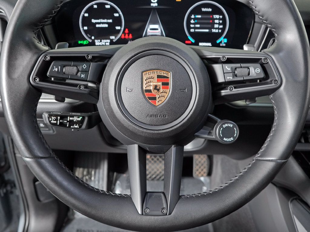 Certified 2024 Porsche Cayenne AWD/4WD image 28