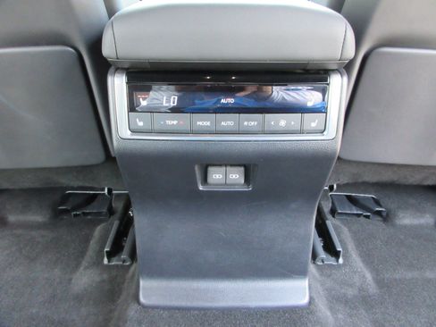 Used 2024 Lexus GX 550 w/ Accessory Package (2T) AWD/4WD image 24