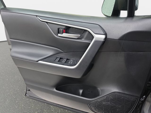 Certified 2025 Toyota RAV4 XLE FWD image 24