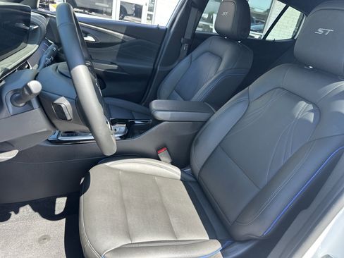 Used 2024 Buick Envista Sport Touring w/ Convenience I Package FWD image 12