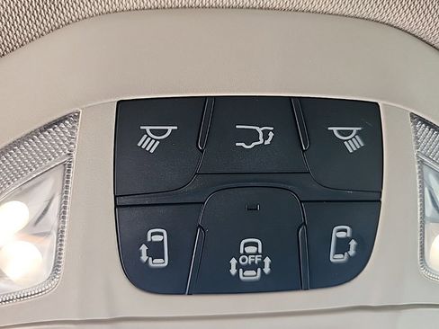 Used 2023 Chrysler Pacifica Limited image 38