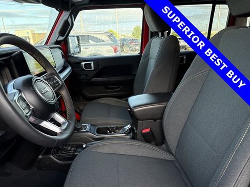 Used 2025 Jeep Wrangler Unlimited Sahara AWD/4WD image 5