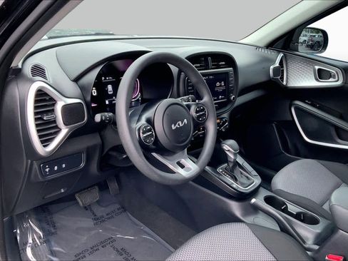 Used 2024 Kia Soul LX w/ Option Group 015 FWD image 17