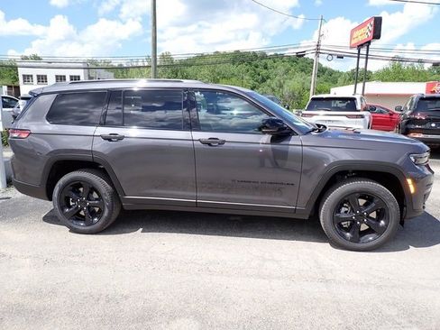 New 2025 Jeep Grand Cherokee L Limited w/ Black Appearance Package image 8