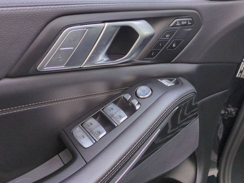 Used 2022 BMW X7 xDrive40i w/ M Sport Package AWD/4WD image 14