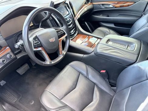 Used 2015 Cadillac Escalade ESV Luxury image 4