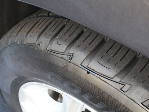 Used 2017 Chrysler Pacifica Touring-L Plus FWD image 7