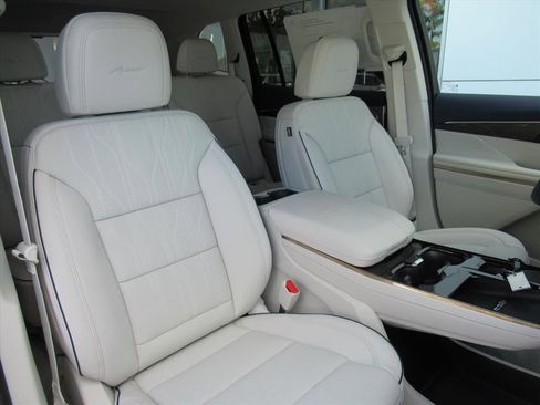 New 2026 Buick Enclave Avenir image 9