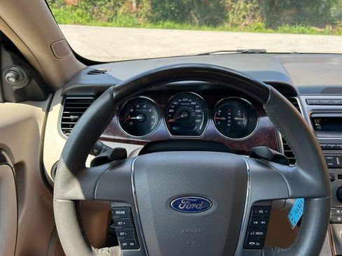 Used 2010 Ford Taurus Limited FWD image 18