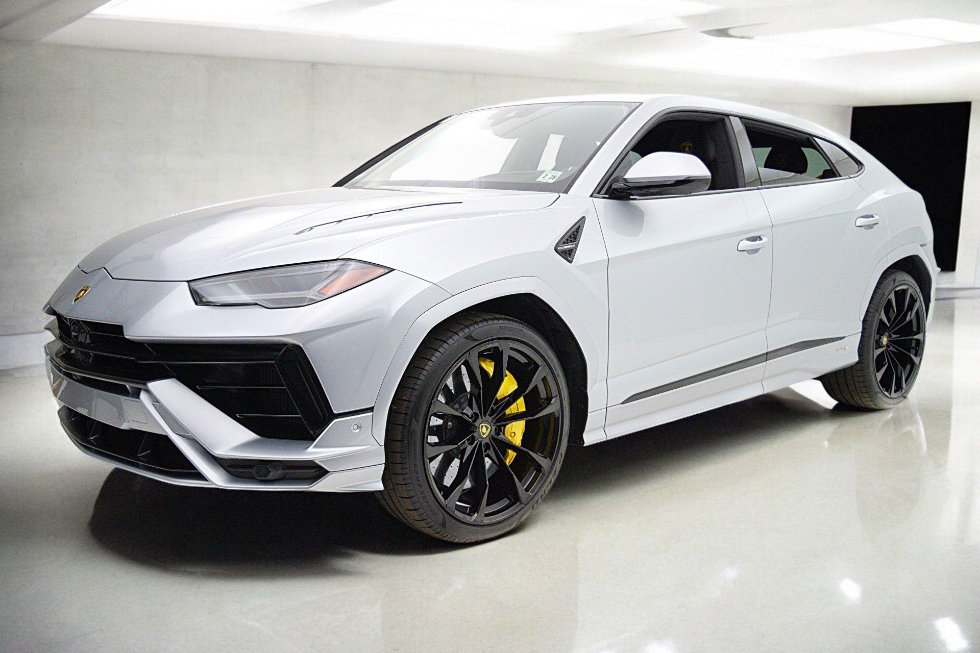 Used 2023 Lamborghini Urus S AWD/4WD image 2