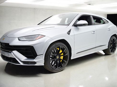 Used 2023 Lamborghini Urus S AWD/4WD image 2