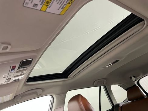 Used 2019 Subaru Outback 3.6R Touring w/ Popular Package #3A AWD/4WD image 14