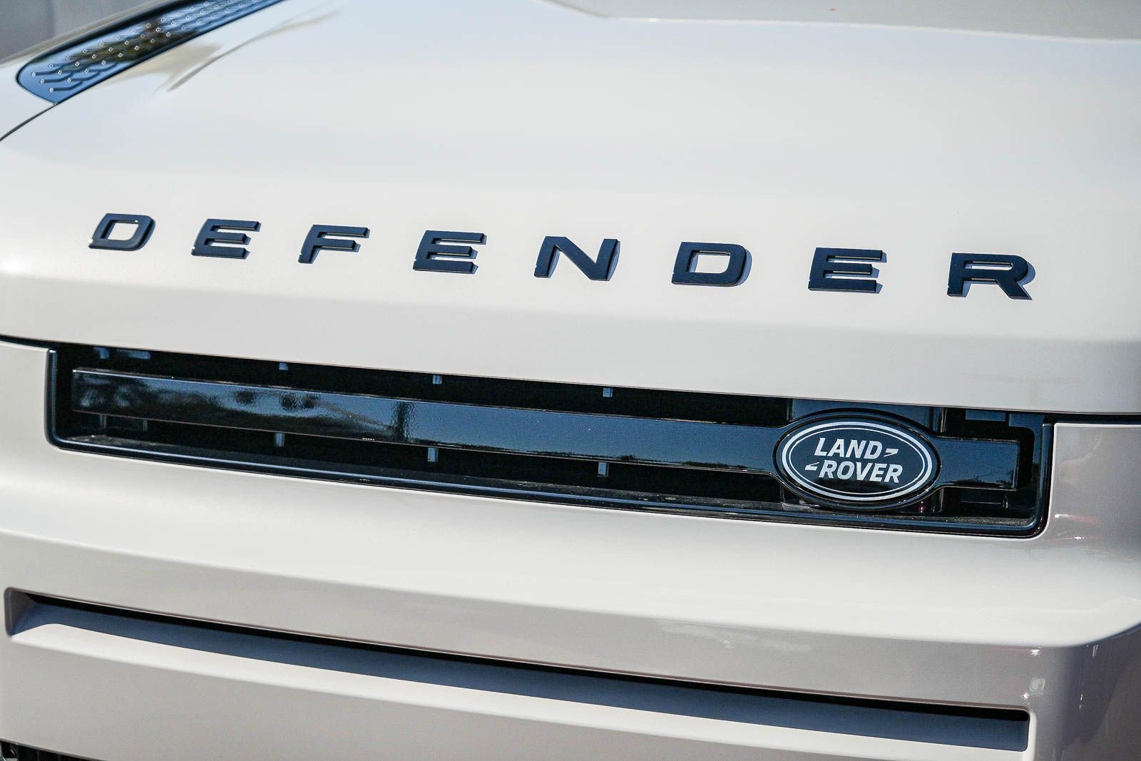 New 2026 Land Rover Defender 110 S AWD/4WD image 9