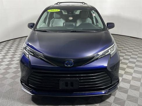 Certified 2023 Toyota Sienna LE image 2