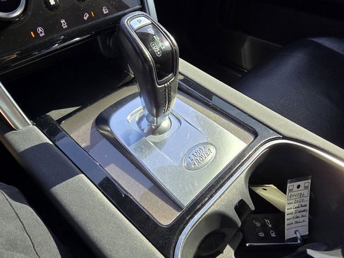 Used 2020 Land Rover Discovery Sport SE image 21