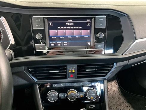 Used 2019 Volkswagen Jetta SE FWD image 19