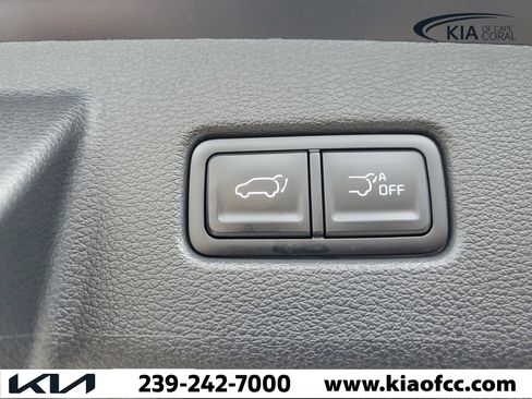 Certified 2024 Kia Telluride EX w/ EX Captain's Chair Package FWD image 9