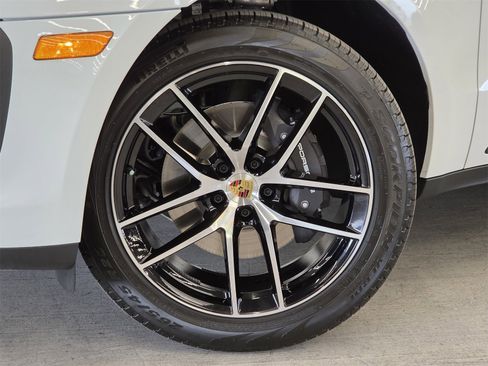 Used 2026 Porsche Macan image 26