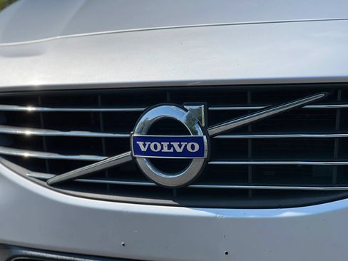 Used 2016 Volvo V60 T5 Premier w/ Convenience Package FWD image 9