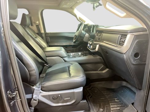 Used 2024 Ford Expedition XLT AWD/4WD image 30