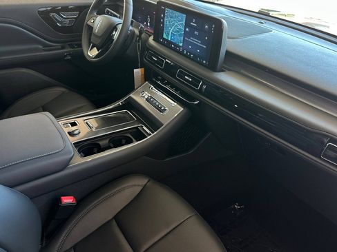 New 2026 Lincoln Aviator AWD image 16