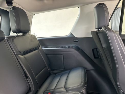 Used 2025 Ford Expedition Platinum AWD/4WD image 41