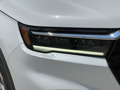 Used 2025 Honda Pilot EX-L image 11