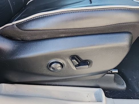 Used 2023 Chrysler Pacifica Limited image 25