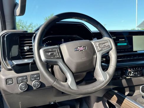 Used 2024 Chevrolet Silverado 1500 LT Trail Boss w/ Convenience Package II AWD/4WD image 11
