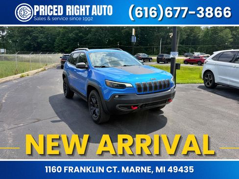 Used 2021 Jeep Cherokee Trailhawk AWD/4WD image 1