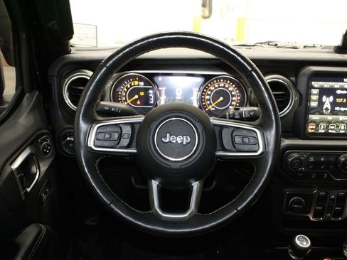 Used 2019 Jeep Wrangler Unlimited Sahara image 16